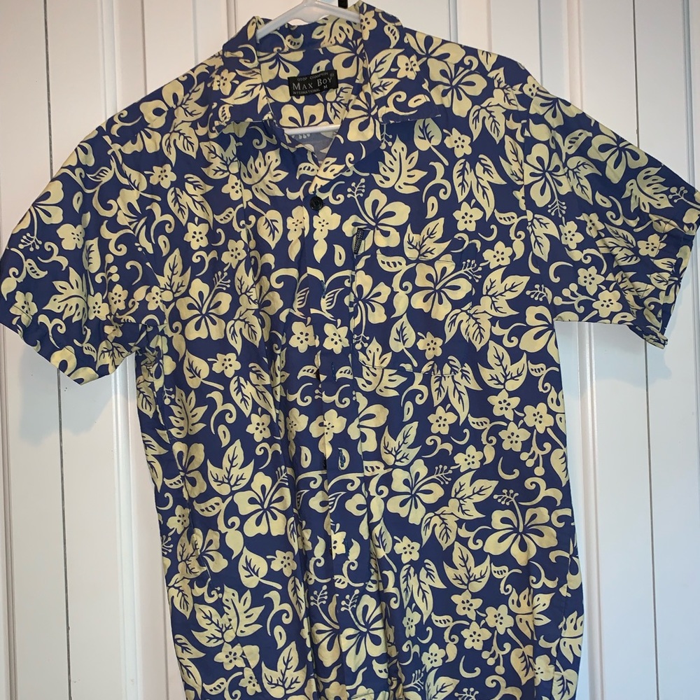 Beautiful Hawaiian Button-up Shirt